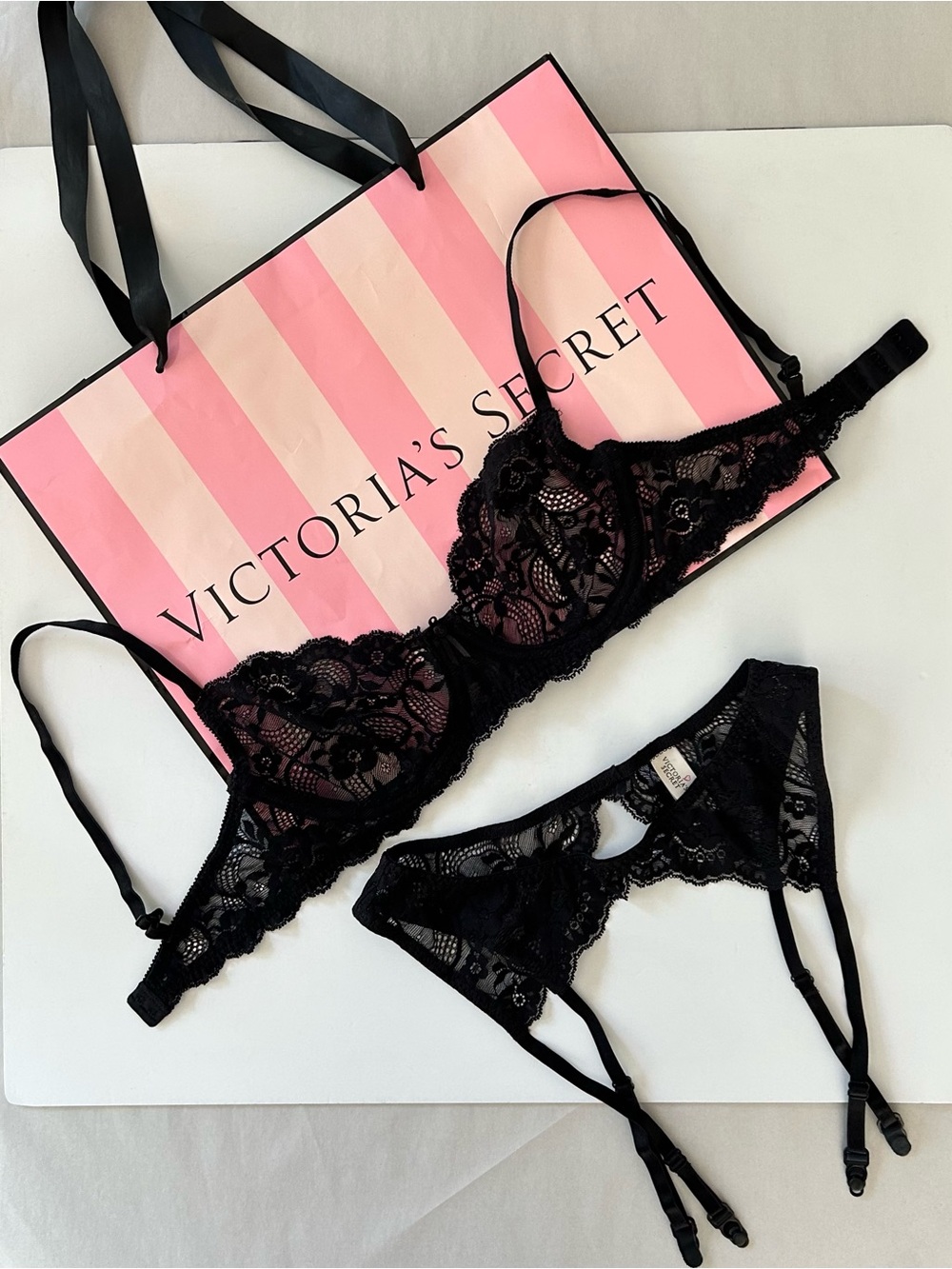 Victoria's Secret Dream Angels Lace Balconette Bra & Garter Set, Black 36C/M